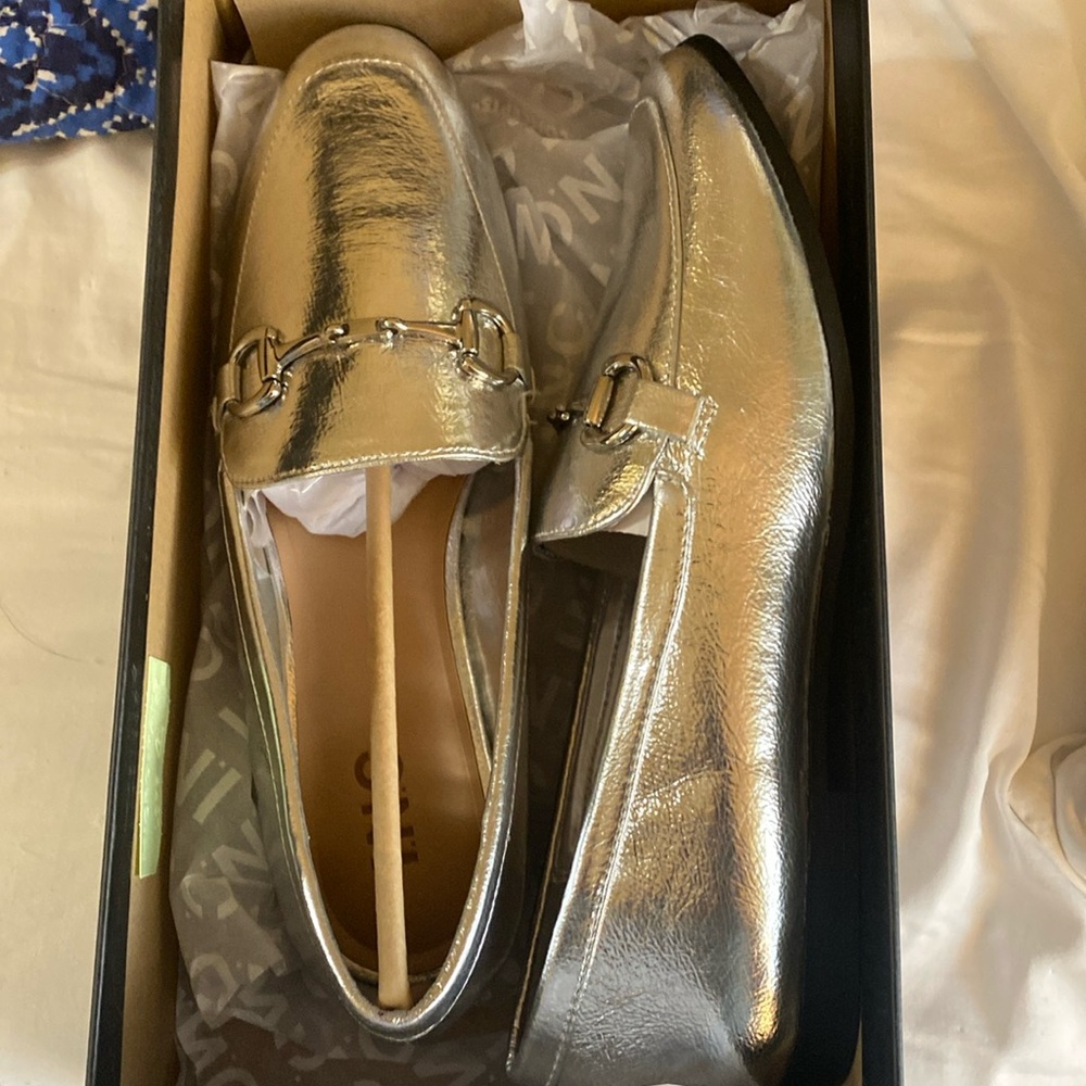 Silver metallic loafers. SZ 9. NIB. INC Brand